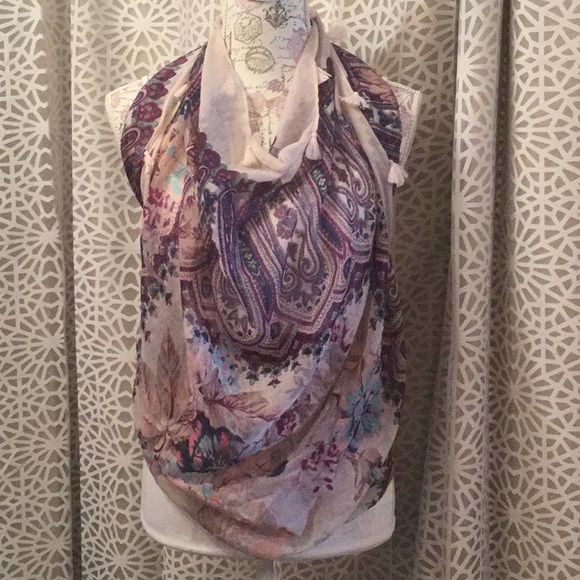 🆕 Anthropologie X-Large Scarf 🌸🦋🌺 - Picture 2 of 7